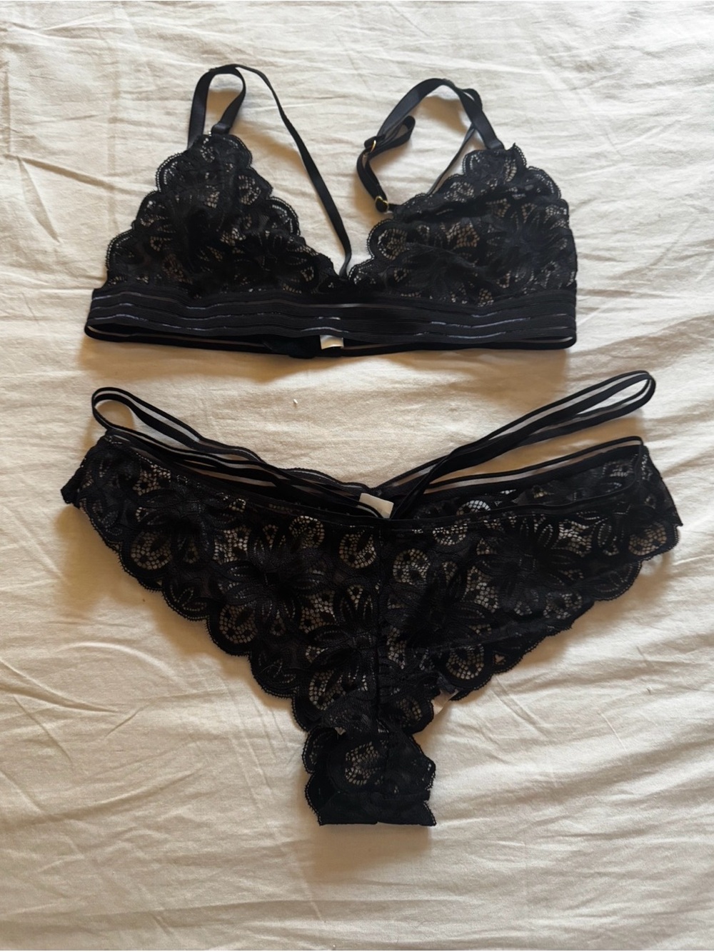 NWOT Black Floral Lace Bralette & Bikini Set - Women Intimates small